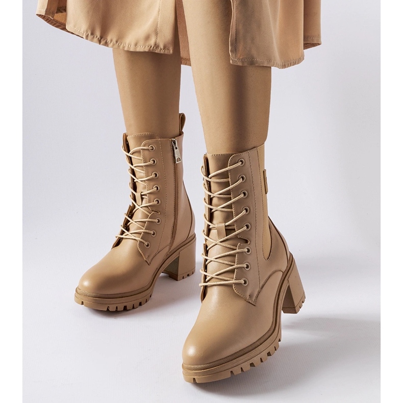Stivaletti isolanti beige di Vinceza 1