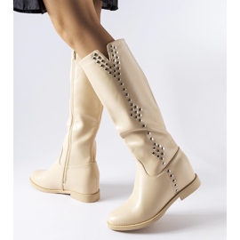Stivali con zeppa beige decorati con bottoni a pressione Vito 1