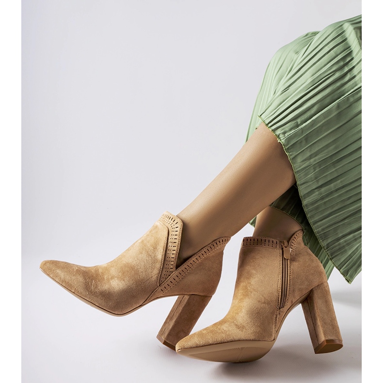 Stivaletti Cammoro in camoscio beige 1