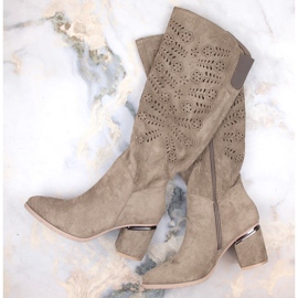 Stivali da donna traforati in camoscio beige Vinceza 16443 1