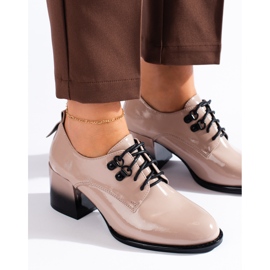 Scarpe stringate beige con tacco alto in vernice Shelovet 1
