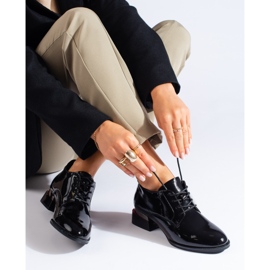 Scarpe stringate Vinceza in vernice nera con tacco alto nero 1