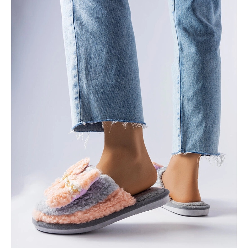 Pantofole grigie e rosa con fiocco grigio 2
