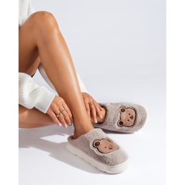 Pantofole in pelliccia beige scuro con orsetto Shelovet 1