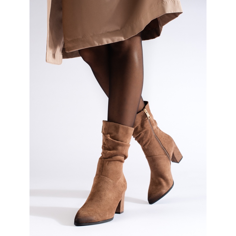 Stivaletti eleganti in pelle scamosciata beige di Vinceza 1