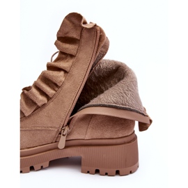 Stivaletti da lavoro isolati in pelle scamosciata con tacco piatto, navicella beige 1