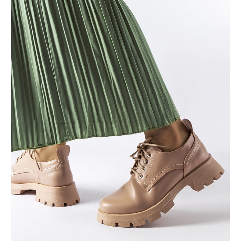 Scarpe beige con finitura Charleston opaca 1