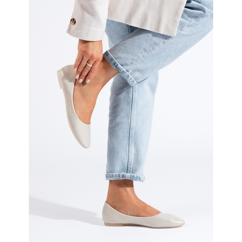 Ballerine da donna beige realizzate in ecopelle Shelovet 1