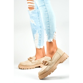 Mocassini da donna in camoscio beige con catena 2