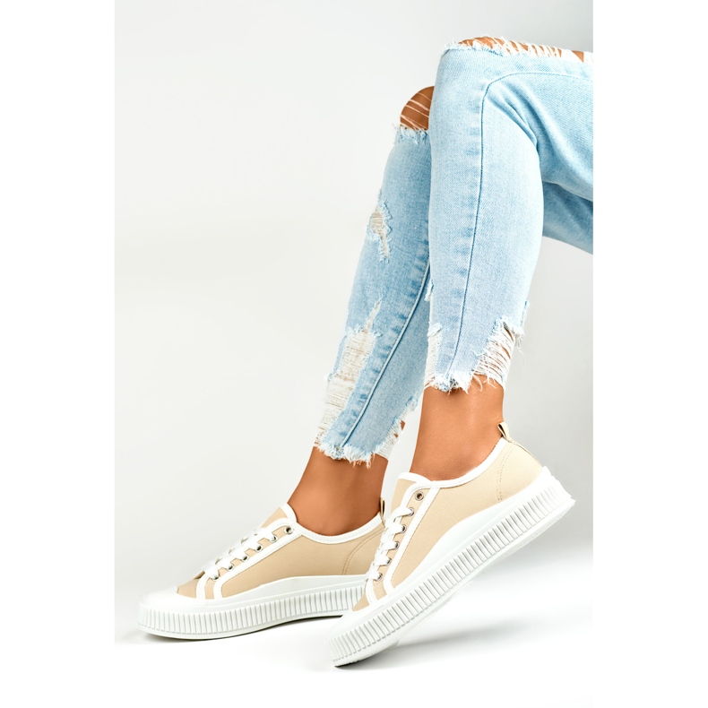 Sneakers da donna beige con suola bianca 1