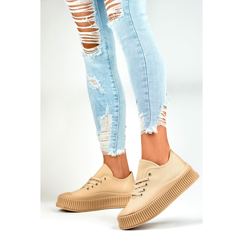 Sneakers da donna beige con suola spessa 2