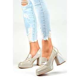 Scarpe da donna in vernice con tacco alto beige 1