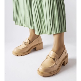 Scarpe beige con tacco di Fabrizio 1