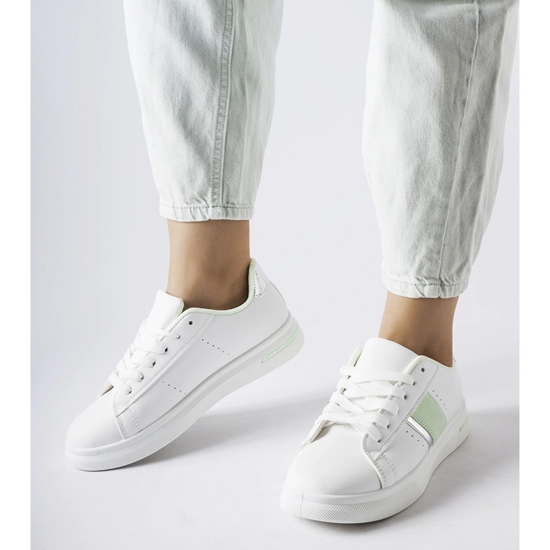 Scarpe sportive bianche con accessori color menta di Marei bianco 1