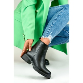 Stivaletti classici da donna neri realizzati in ecopelle nero 2