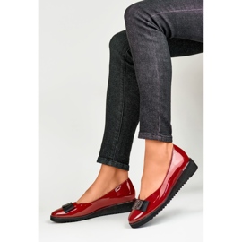 Décolleté in vernice rossa con zeppa bassa rosso 1