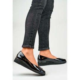 Décolleté in vernice nera con zeppa bassa nero 1