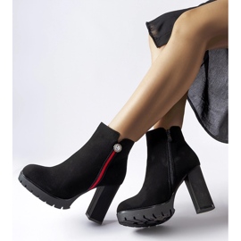 Stivaletti in raso nero di Rogeno 2