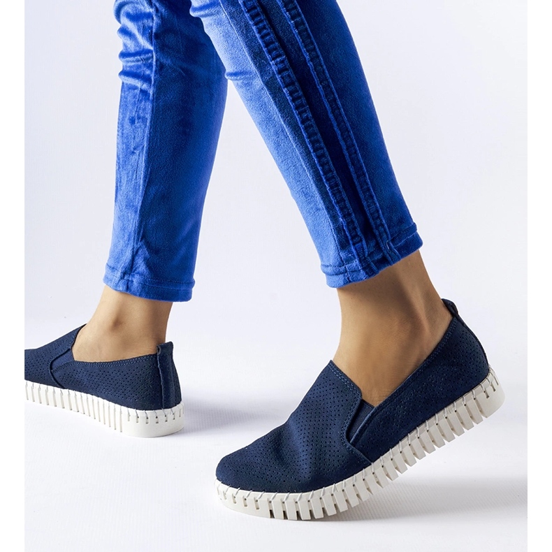 Sneakers traforate blu navy di Madiha 1