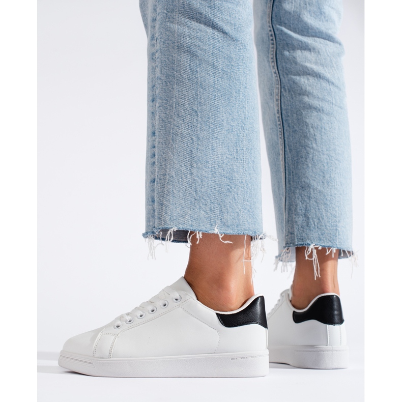 Scarpe sportive classiche da donna bianche di Shelovet bianco 1