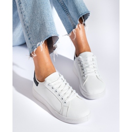 Scarpe sportive classiche da donna bianche di Shelovet bianco 2