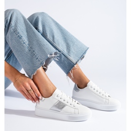 Sneakers bianche da donna sulla piattaforma Shelovet bianca 1