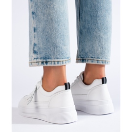 Sneakers bianche sulla piattaforma Shelovet bianco 1