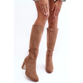Stivali con tacco alto in pelle scamosciata beige scuro di Kilrenita 2