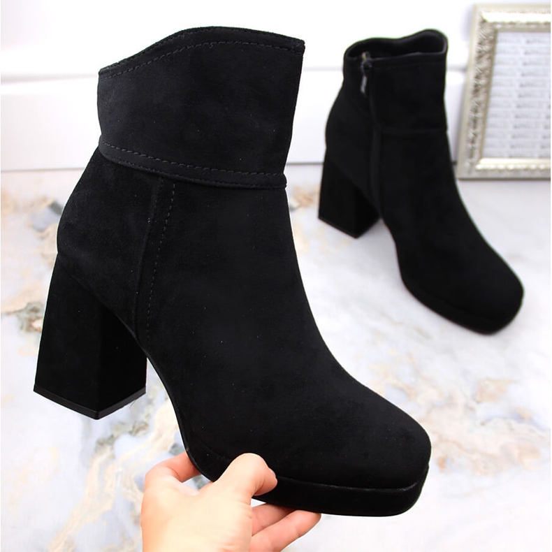 M. DASZYŃSKI Stivaletti isolati in pelle scamosciata nera con tacco alto e plateau, M.Daszyński MR2288-4 nero 1