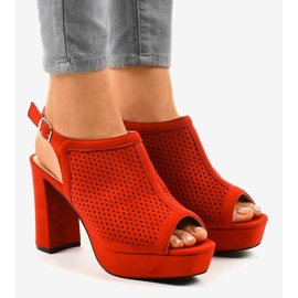 Sandali rossi con tacco traforato 9R82 rosso 1