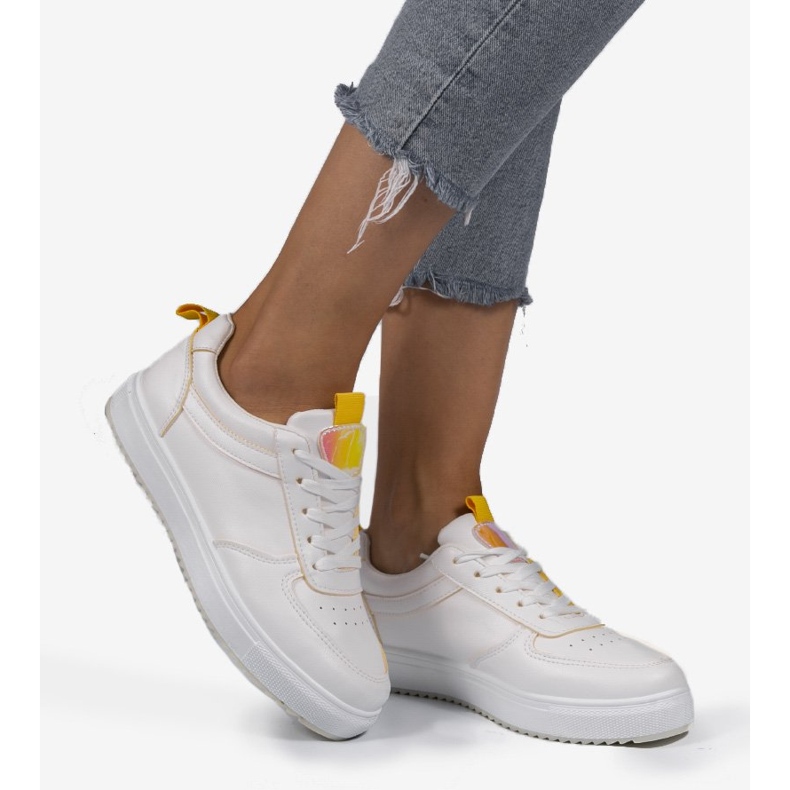 Sneakers bianche con inserti gialli KK-203 bianca 1