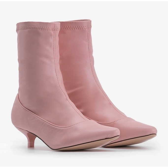 Tacchi rosa con un calzino Ragemour 2