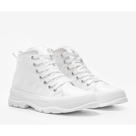 Sneakers alte bianche su una spessa suola Evelin bianco 2