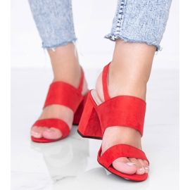 Sandali rossi sul post di Lil Sweetie rosso 1