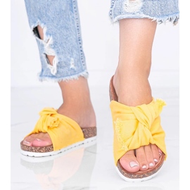 Sandali gialli su suola in sughero Martenn giallo 1