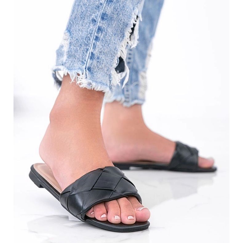 Pantofole nere con tomaia Iren intrecciata nero 1