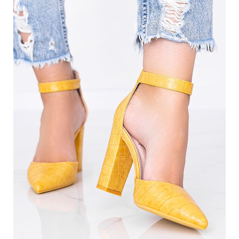 Décolleté senape su un palo nel modello di pelle di coccodrillo Glamour giallo 1