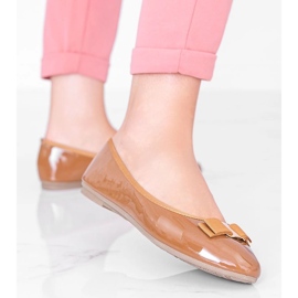 Ballerine in vernice marrone con fiocco Yoko 1