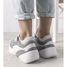 Sneakers argento su suola alta bianca 1