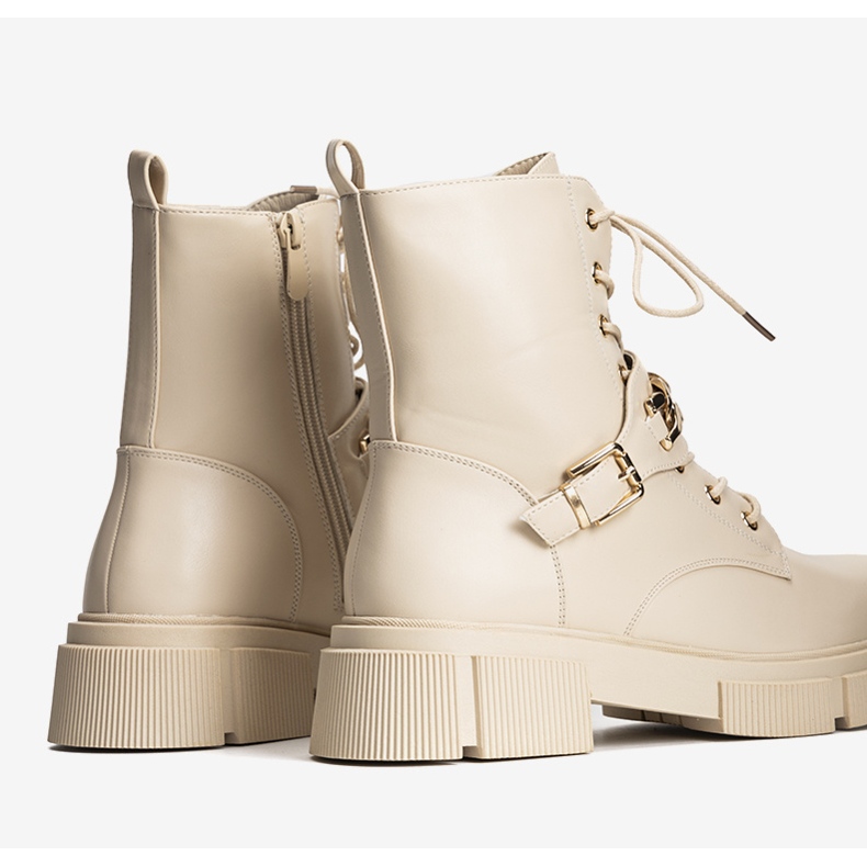 Trappers beige con catena Laurette dorata 1