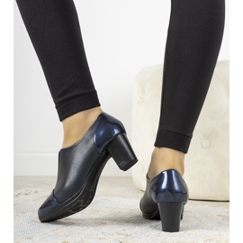 Scarpe blu navy sul palo del Villareal 1
