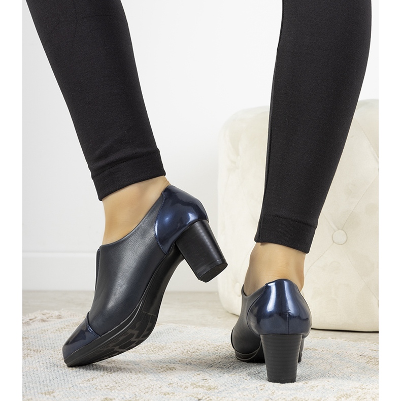 Scarpe blu navy sul palo del Villareal 1