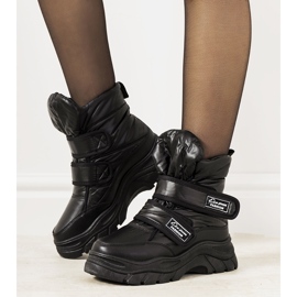 Doposci neri con chiusura in velcro Comforte nero 1