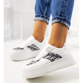 Sneakers bianche sulla piattaforma Worden bianca 1