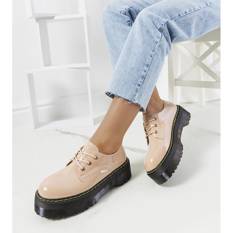 Scarpe beige su suola alta Hooper 1