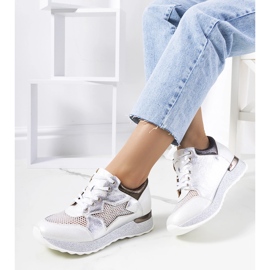 Sneakers bianche metallizzate di Torres bianca 1