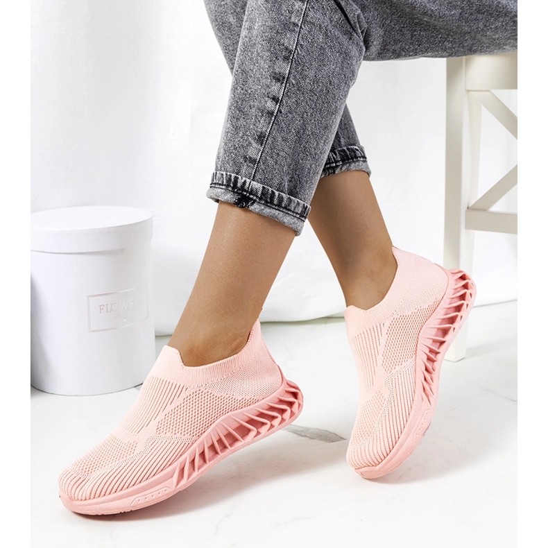 Le sneakers rosa di Neda 1