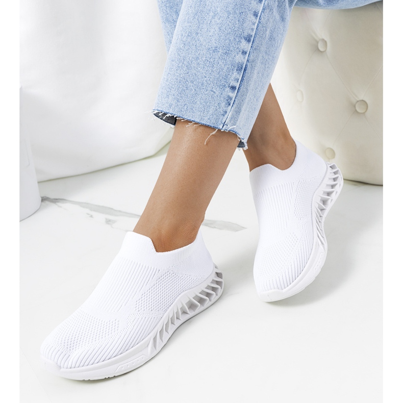 Le sneakers bianche di Neda bianca 2