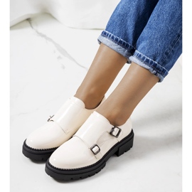 Scarpe Valks verniciate beige 1