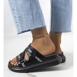 Ciabatte nere sulla piattaforma nero 1